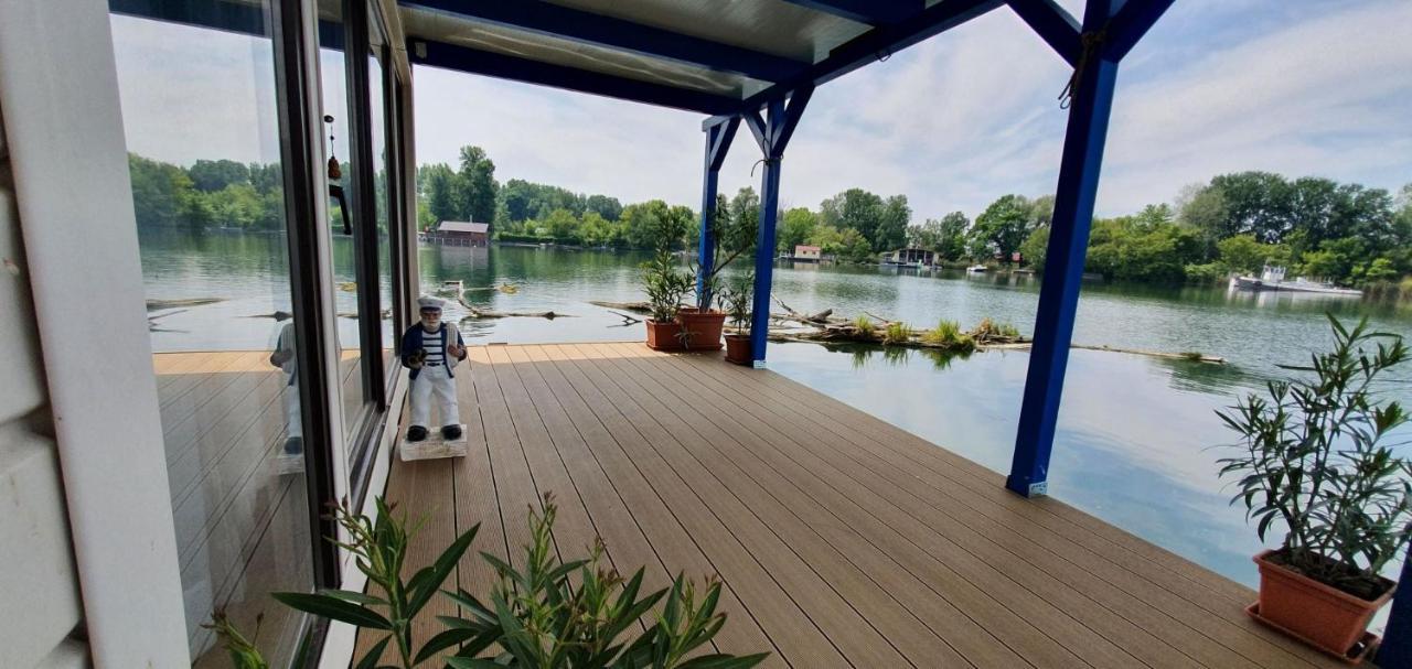 Hausboat "Zivot Na Vode" Apartment Bratislava Exterior photo